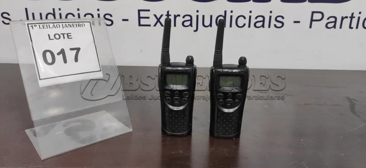 LOTE 017 - 02 RÁDIOS COMUNICADORES SEM CARREGADOR MARCA MOTOROLA.  (NO ESTADO) ATENÇÃO! FAZER A VISITAÇÃO ANTES DE ARREMATAR, NÃO SABEMOS SE FUNCIONA. LEILÃO NÃO TEM GARANTIA E NEM DEVOLUÇÃO, SUJEITO A POSSÍVEIS AVARIAS VISÍVEIS/OCULTAS E/OU AUSÊNCIA DE COMPONENTES.