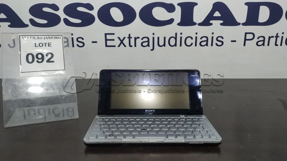 LOTE 092 - 01 NOTEBOOK ULTRAPORTÁTIL MARCA SONY VAIO. (NO ESTADO) ATENÇÃO! FAZER A VISITAÇÃO ANTES DE ARREMATAR, NÃO SABEMOS SE FUNCIONA, LEILÃO NÃO TEM GARANTIA E NEM DEVOLUÇÃO, SUJEITO A POSSÍVEIS AVARIAS VISÍVEIS/OCULTAS E/OU AUSÊNCIA DE COMPONENTES.