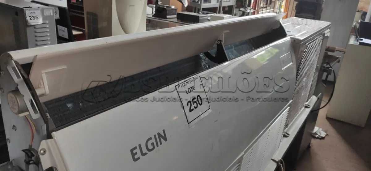 LOTE 250 - 01 CONDENSADORA MARCA AGRATTO E 01 EVAPORADORA MARCA ELGIN.  (NO ESTADO) ATENÇÃO! FAZER A VISITAÇÃO ANTES DE ARREMATAR, NÃO SABEMOS SE FUNCIONA. LEILÃO NÃO TEM GARANTIA E NEM DEVOLUÇÃO, SUJEITO A POSSÍVEIS AVARIAS VISÍVEIS/OCULTAS E/OU AUSÊNCIA DE COMPONENTES.