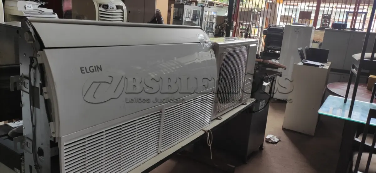 LOTE 250 - 01 CONDENSADORA MARCA AGRATTO E 01 EVAPORADORA MARCA ELGIN.  (NO ESTADO) ATENÇÃO! FAZER A VISITAÇÃO ANTES DE ARREMATAR, NÃO SABEMOS SE FUNCIONA. LEILÃO NÃO TEM GARANTIA E NEM DEVOLUÇÃO, SUJEITO A POSSÍVEIS AVARIAS VISÍVEIS/OCULTAS E/OU AUSÊNCIA DE COMPONENTES.