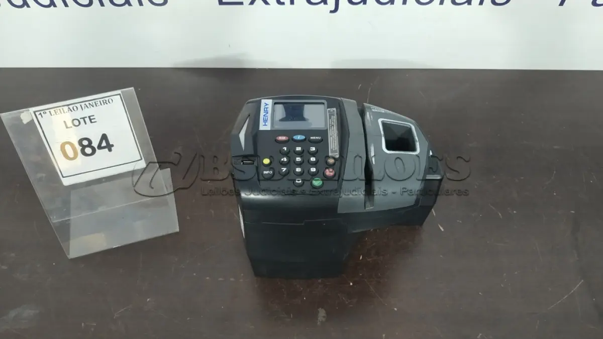 LOTE 084 - 01 RELÓGIO DE PONTO MARCA HENRY.  (NO ESTADO) ATENÇÃO! FAZER A VISITAÇÃO ANTES DE ARREMATAR, NÃO SABEMOS SE FUNCIONA. LEILÃO NÃO TEM GARANTIA E NEM DEVOLUÇÃO, SUJEITO A POSSÍVEIS AVARIAS VISÍVEIS/OCULTAS E/OU AUSÊNCIA DE COMPONENTES.