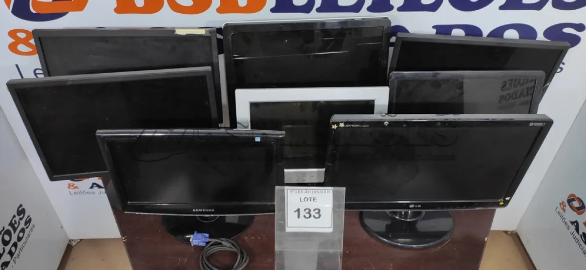 LOTE 133 - 08 MONITORES DE MARCAS E MODELOS DIVERSOS.  (NO ESTADO) ATENÇÃO! FAZER A VISITAÇÃO ANTES DE ARREMATAR, NÃO SABEMOS SE FUNCIONA. LEILÃO NÃO TEM GARANTIA E NEM DEVOLUÇÃO, SUJEITO A POSSÍVEIS AVARIAS VISÍVEIS/OCULTAS E/OU AUSÊNCIA DE COMPONENTES.