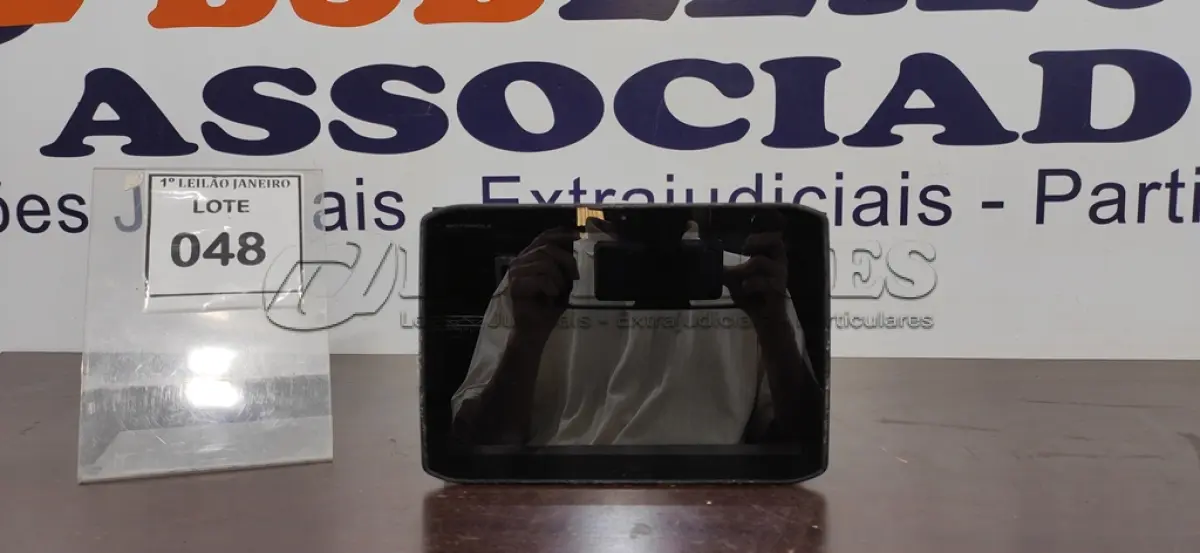 LOTE 048 - 01 TABLET SEM CARREGADOR MARCA MOTOROLA.  (NO ESTADO) ATENÇÃO! FAZER A VISITAÇÃO ANTES DE ARREMATAR, NÃO SABEMOS SE FUNCIONA. LEILÃO NÃO TEM GARANTIA E NEM DEVOLUÇÃO, SUJEITO A POSSÍVEIS AVARIAS VISÍVEIS/OCULTAS E/OU AUSÊNCIA DE COMPONENTES.