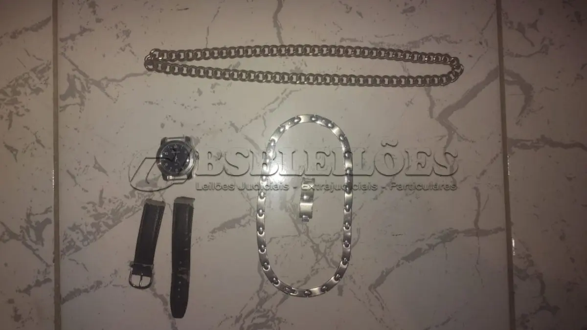 LOTE 502 - 01 LOTE COM RELÓGIO MONDAME, 01 CORRENTINHA DE PESCOÇO FECHADA E UMA GARGANTILHA. (NO ESTADO) ATENÇÃO! FAZER A VISITAÇÃO ANTES DE ARREMATAR, NÃO SABEMOS SE FUNCIONA, LEILÃO NÃO TEM GARANTIA E NEM DEVOLUÇÃO, SUJEITO A POSSÍVEIS AVARIAS VISÍVEIS/OCULTAS E/OU AUSÊNCIA DE COMPONENTES.