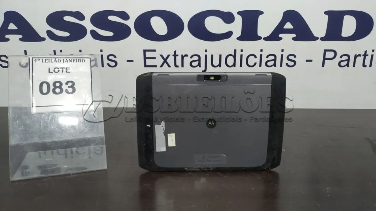 LOTE 083 - 01 TABLET SEM CARREGADOR MARCA MOTOROLA.  (NO ESTADO) ATENÇÃO! FAZER A VISITAÇÃO ANTES DE ARREMATAR, NÃO SABEMOS SE FUNCIONA. LEILÃO NÃO TEM GARANTIA E NEM DEVOLUÇÃO, SUJEITO A POSSÍVEIS AVARIAS VISÍVEIS/OCULTAS E/OU AUSÊNCIA DE COMPONENTES.