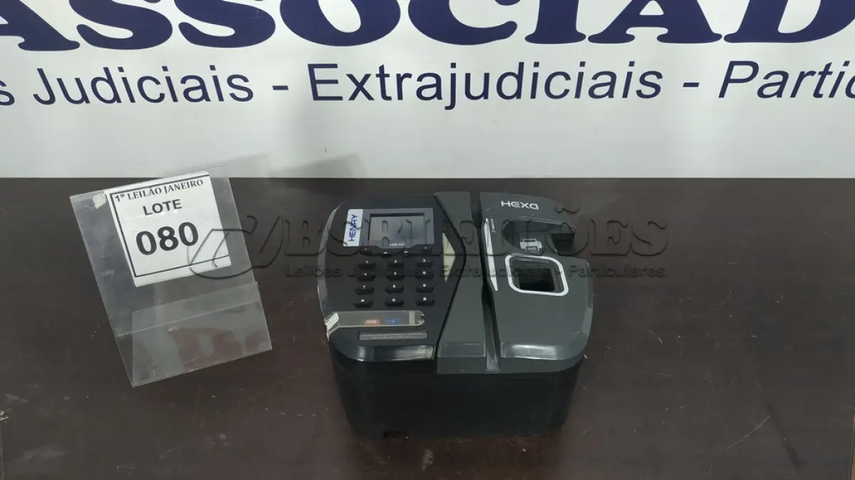 LOTE 080 - 01 RELÓGIO DE PONTO MARCA HENRY.  (NO ESTADO) ATENÇÃO! FAZER A VISITAÇÃO ANTES DE ARREMATAR, NÃO SABEMOS SE FUNCIONA. LEILÃO NÃO TEM GARANTIA E NEM DEVOLUÇÃO, SUJEITO A POSSÍVEIS AVARIAS VISÍVEIS/OCULTAS E/OU AUSÊNCIA DE COMPONENTES.