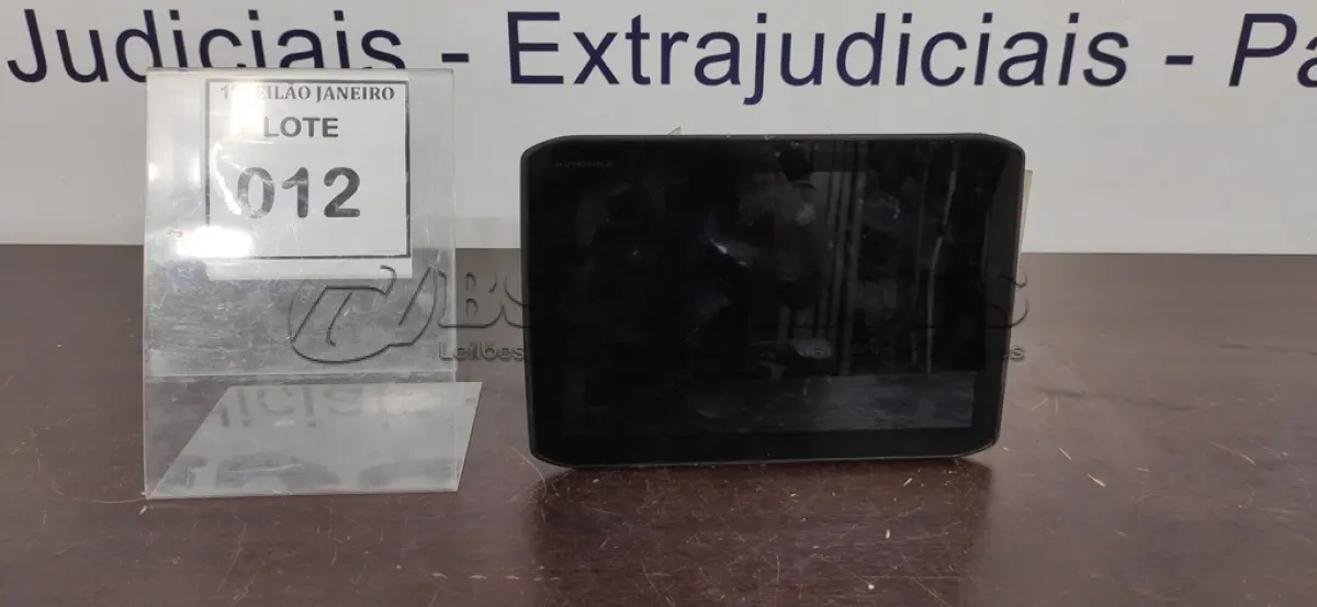 LOTE 012 - 01 TABLET SEM CARREGADOR MARCA MOTOROLA.  (NO ESTADO) ATENÇÃO! FAZER A VISITAÇÃO ANTES DE ARREMATAR, NÃO SABEMOS SE FUNCIONA. LEILÃO NÃO TEM GARANTIA E NEM DEVOLUÇÃO, SUJEITO A POSSÍVEIS AVARIAS VISÍVEIS/OCULTAS E/OU AUSÊNCIA DE COMPONENTES.