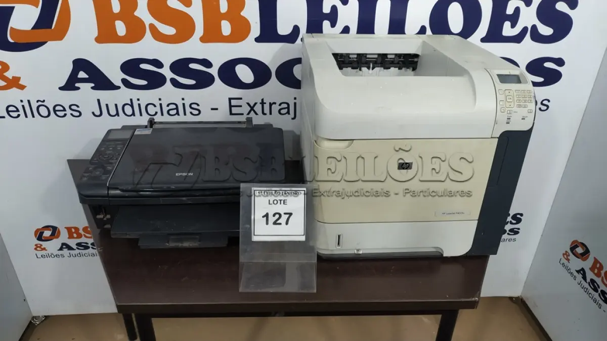 LOTE 127 - 02 IMPRESSORAS MARCAS HP E EPSON. (NO ESTADO) ATENÇÃO! FAZER A VISITAÇÃO ANTES DE ARREMATAR, NÃO SABEMOS SE FUNCIONA, LEILÃO NÃO TEM GARANTIA E NEM DEVOLUÇÃO, SUJEITO A POSSÍVEIS AVARIAS VISÍVEIS/OCULTAS E/OU AUSÊNCIA DE COMPONENTES.