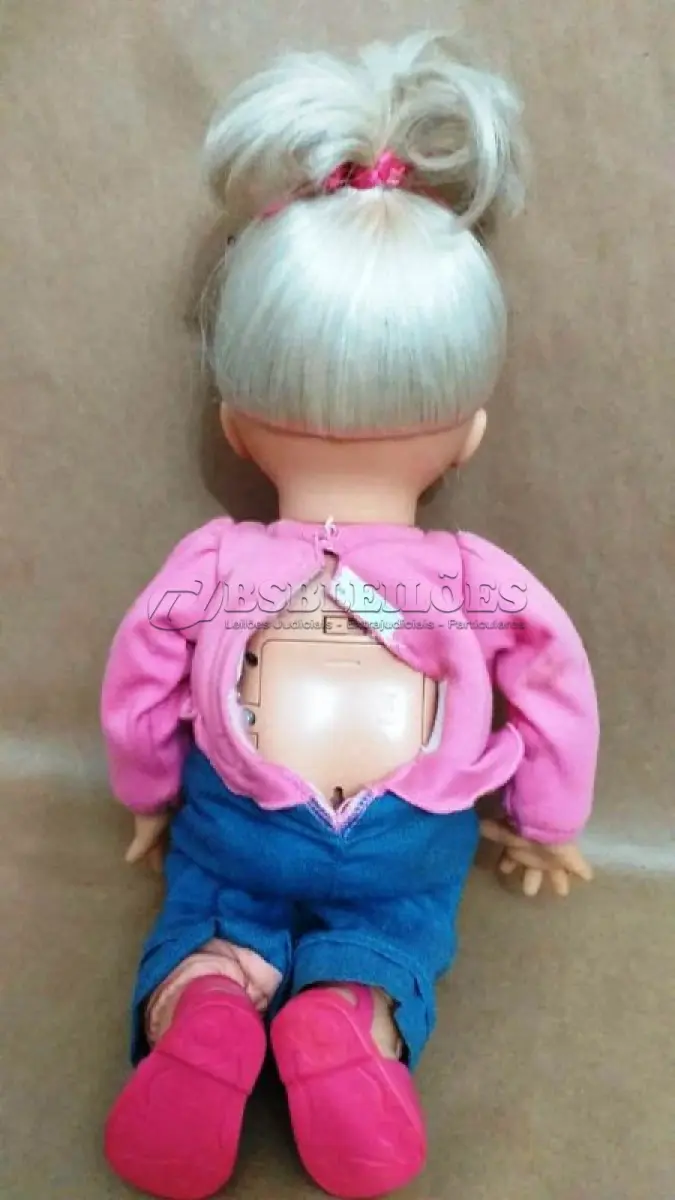 LOTE 456 - 01 BONECA DA FISHER PRICE LITTLE MOMMY ORIGINAL. (NO ESTADO) ATENÇÃO! FAZER A VISITAÇÃO ANTES DE ARREMATAR, NÃO SABEMOS SE FUNCIONA, LEILÃO NÃO TEM GARANTIA E NEM DEVOLUÇÃO, SUJEITO A POSSÍVEIS AVARIAS VISÍVEIS/OCULTAS E/OU AUSÊNCIA DE COMPONENTES.
