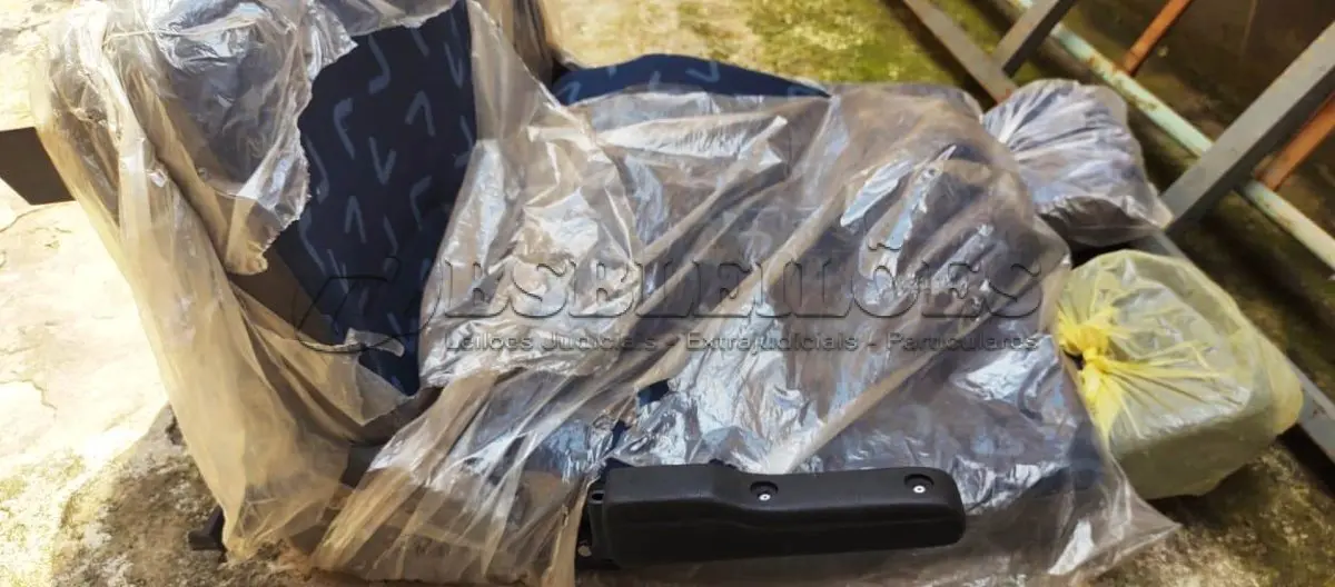 LOTE 449 - 01 BANCO PARA IVECO NOVO SEM USO. (NO ESTADO) ATENÇÃO! FAZER A VISITAÇÃO ANTES DE ARREMATAR, NÃO SABEMOS SE FUNCIONA, LEILÃO NÃO TEM GARANTIA E NEM DEVOLUÇÃO, SUJEITO A POSSÍVEIS AVARIAS VISÍVEIS/OCULTAS E/OU AUSÊNCIA DE COMPONENTES.