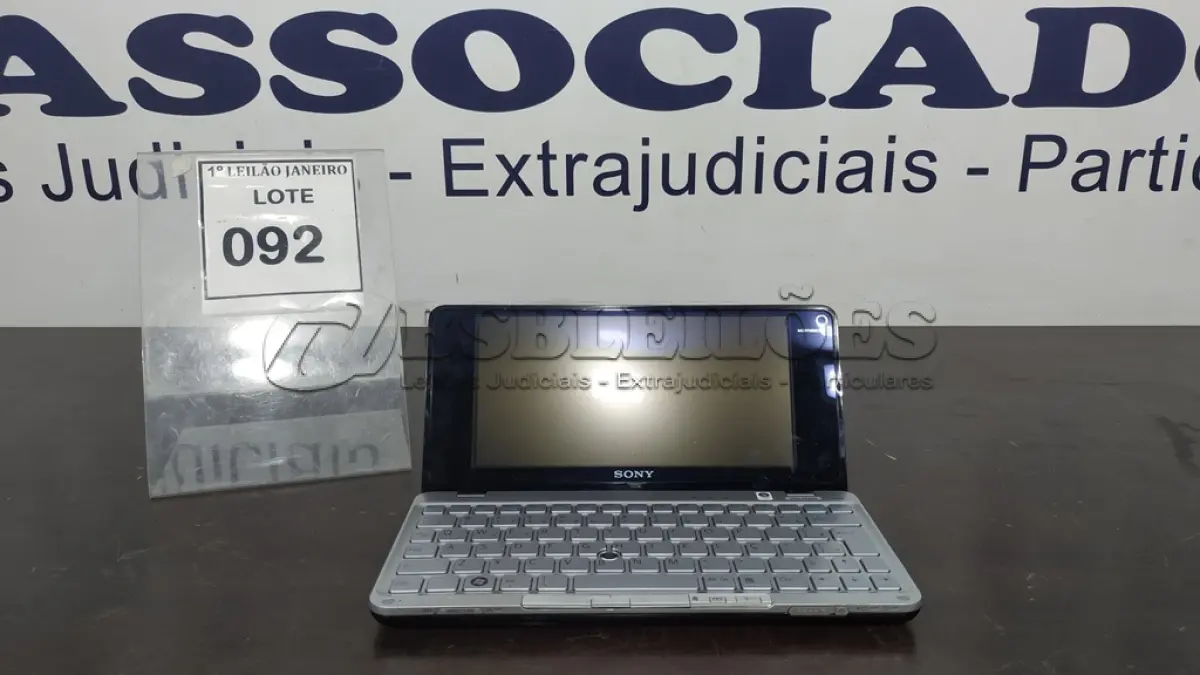 LOTE 092 - 01 NOTEBOOK ULTRAPORTÁTIL MARCA SONY VAIO. (NO ESTADO) ATENÇÃO! FAZER A VISITAÇÃO ANTES DE ARREMATAR, NÃO SABEMOS SE FUNCIONA, LEILÃO NÃO TEM GARANTIA E NEM DEVOLUÇÃO, SUJEITO A POSSÍVEIS AVARIAS VISÍVEIS/OCULTAS E/OU AUSÊNCIA DE COMPONENTES.