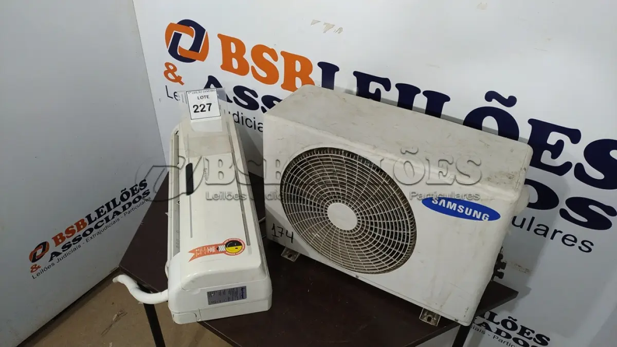 LOTE 227 - 01 EVAPORADORA 12.000TU/H MARCA SPRINGER E 01 CONDENSADORA MARCA SAMSUNG.  (NO ESTADO) ATENÇÃO! FAZER A VISITAÇÃO ANTES DE ARREMATAR, NÃO SABEMOS SE FUNCIONA. LEILÃO NÃO TEM GARANTIA E NEM DEVOLUÇÃO, SUJEITO A POSSÍVEIS AVARIAS VISÍVEIS/OCULTAS E/OU AUSÊNCIA DE COMPONENTES.