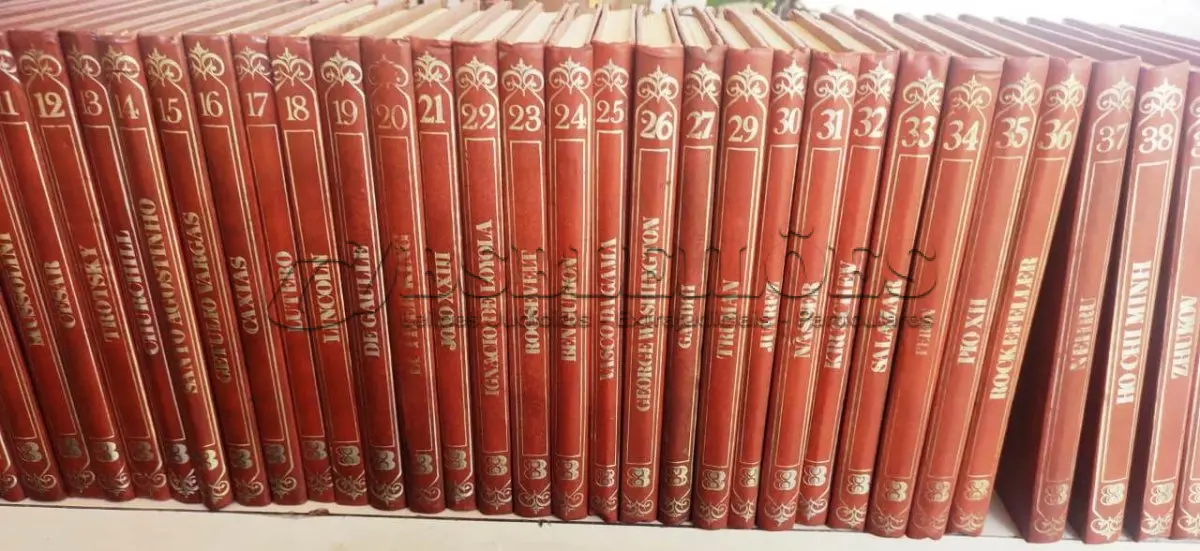 LOTE 491 - 01 BIBLIOTECA DE HISTÓRIA - GRANDES PERSONAGENS DE TODOS OS TEMPOS - 40 VOLUMES. (NO ESTADO) ATENÇÃO! FAZER A VISITAÇÃO ANTES DE ARREMATAR, NÃO SABEMOS SE FUNCIONA, LEILÃO NÃO TEM GARANTIA E NEM DEVOLUÇÃO, SUJEITO A POSSÍVEIS AVARIAS VISÍVEIS/OCULTAS E/OU AUSÊNCIA DE COMPONENTES.
