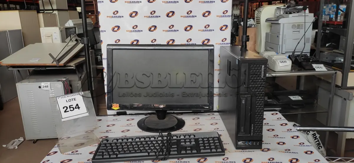 LOTE 254 - 01 CPU MARCA POSITIVO, 01 MONITOR MARCA AOC E 01 TECLADO MARCA HP.  (NO ESTADO) ATENÇÃO! FAZER A VISITAÇÃO ANTES DE ARREMATAR, NÃO SABEMOS SE FUNCIONA. LEILÃO NÃO TEM GARANTIA E NEM DEVOLUÇÃO, SUJEITO A POSSÍVEIS AVARIAS VISÍVEIS/OCULTAS E/OU AUSÊNCIA DE COMPONENTES.