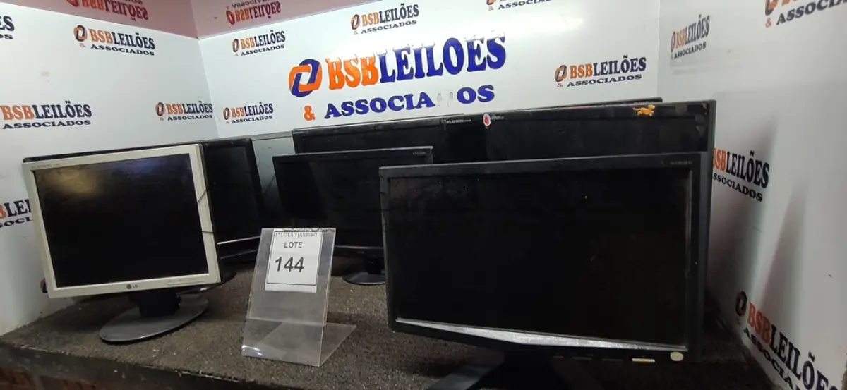 LOTE 144 - 08 MONITORES DE MARCAS E MODELOS DIVERSOS.  (NO ESTADO) ATENÇÃO! FAZER A VISITAÇÃO ANTES DE ARREMATAR, NÃO SABEMOS SE FUNCIONA. LEILÃO NÃO TEM GARANTIA E NEM DEVOLUÇÃO, SUJEITO A POSSÍVEIS AVARIAS VISÍVEIS/OCULTAS E/OU AUSÊNCIA DE COMPONENTES.