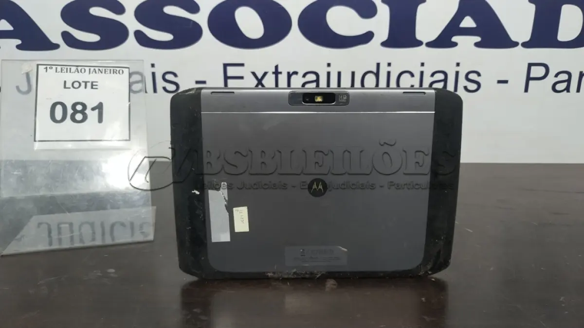 LOTE 081 - 01 TABLET SEM CARREGADOR MARCA MOTOROLA.  (NO ESTADO) ATENÇÃO! FAZER A VISITAÇÃO ANTES DE ARREMATAR, NÃO SABEMOS SE FUNCIONA. LEILÃO NÃO TEM GARANTIA E NEM DEVOLUÇÃO, SUJEITO A POSSÍVEIS AVARIAS VISÍVEIS/OCULTAS E/OU AUSÊNCIA DE COMPONENTES.