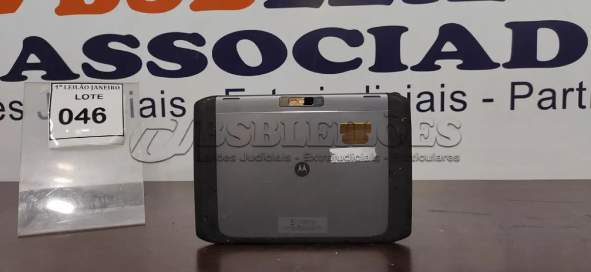LOTE 046 - 01 TABLET SEM CARREGADOR MARCA MOTOROLA.  (NO ESTADO) ATENÇÃO! FAZER A VISITAÇÃO ANTES DE ARREMATAR, NÃO SABEMOS SE FUNCIONA. LEILÃO NÃO TEM GARANTIA E NEM DEVOLUÇÃO, SUJEITO A POSSÍVEIS AVARIAS VISÍVEIS/OCULTAS E/OU AUSÊNCIA DE COMPONENTES.