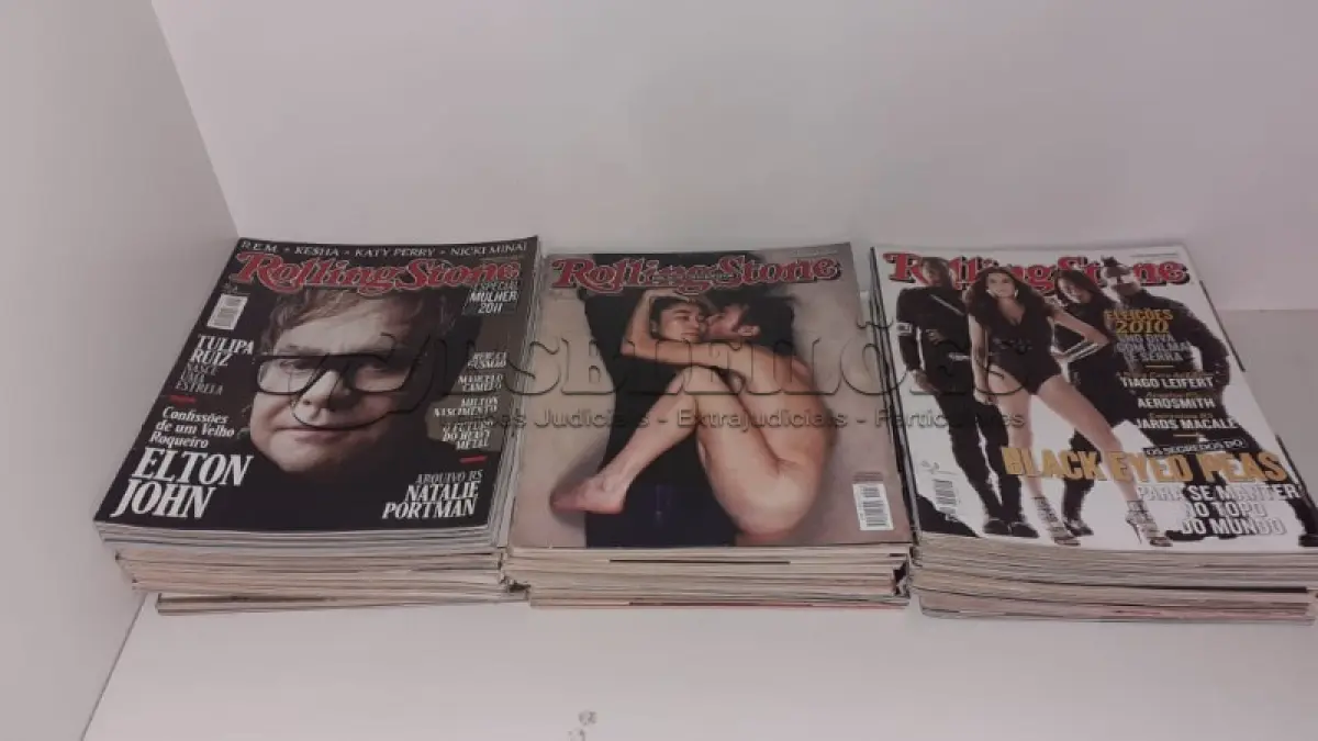 LOTE 464 - 01 COLEÇÃO COM 82 REVISTAS ROLLINGSTINE. (NO ESTADO) ATENÇÃO! FAZER A VISITAÇÃO ANTES DE ARREMATAR, NÃO SABEMOS SE FUNCIONA, LEILÃO NÃO TEM GARANTIA E NEM DEVOLUÇÃO, SUJEITO A POSSÍVEIS AVARIAS VISÍVEIS/OCULTAS E/OU AUSÊNCIA DE COMPONENTES.