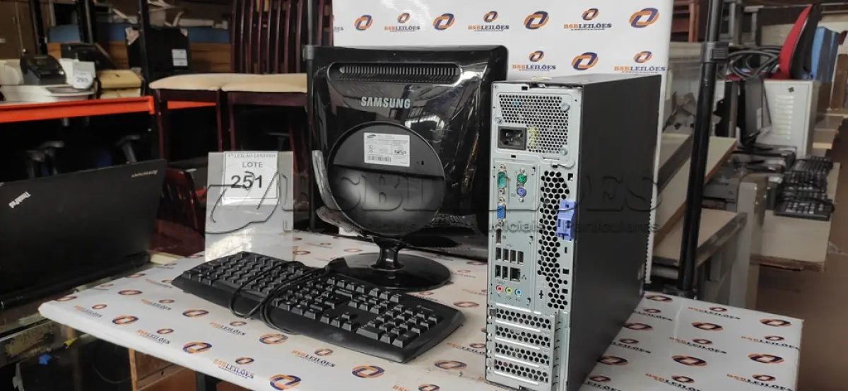 LOTE 251 - 01 CPU MARCA LENOVO, 01 MONITOR MARCA SAMSUNG E 01 TECLADO MARCA ITAUTEC.  (NO ESTADO) ATENÇÃO! FAZER A VISITAÇÃO ANTES DE ARREMATAR, NÃO SABEMOS SE FUNCIONA. LEILÃO NÃO TEM GARANTIA E NEM DEVOLUÇÃO, SUJEITO A POSSÍVEIS AVARIAS VISÍVEIS/OCULTAS E/OU AUSÊNCIA DE COMPONENTES.