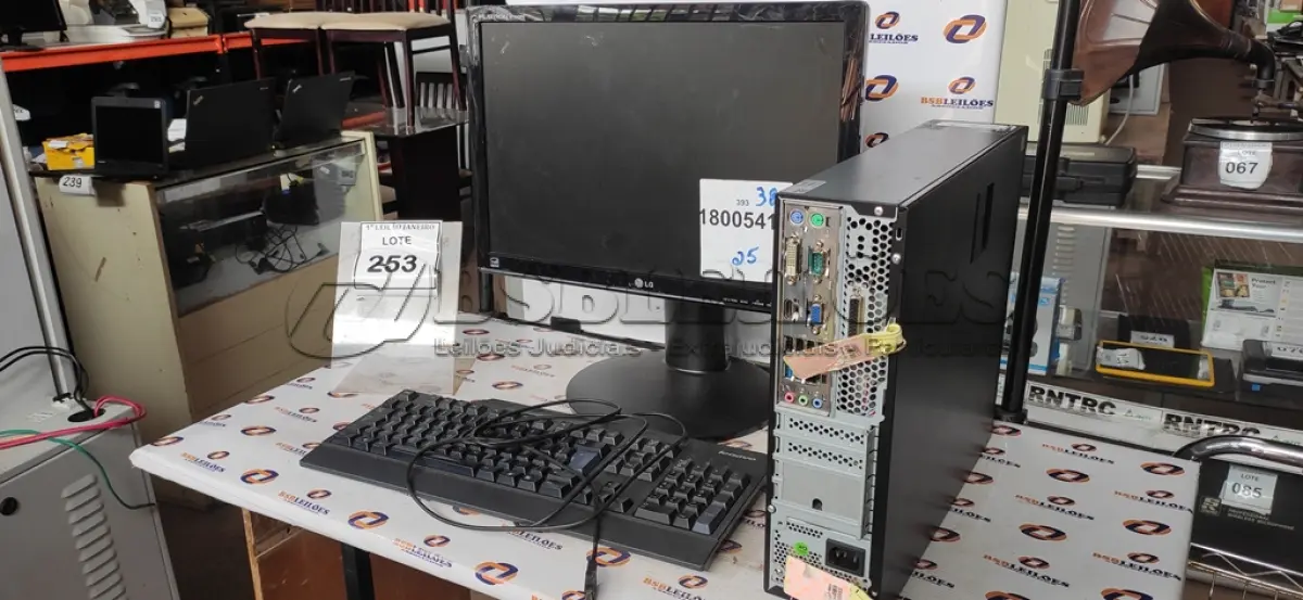 LOTE 253 - 01 CPU MARCA POSITIVO, 01 MONITOR MARCA LG E 01 TECLADO MARCA LENOVO.  (NO ESTADO) ATENÇÃO! FAZER A VISITAÇÃO ANTES DE ARREMATAR, NÃO SABEMOS SE FUNCIONA. LEILÃO NÃO TEM GARANTIA E NEM DEVOLUÇÃO, SUJEITO A POSSÍVEIS AVARIAS VISÍVEIS/OCULTAS E/OU AUSÊNCIA DE COMPONENTES.