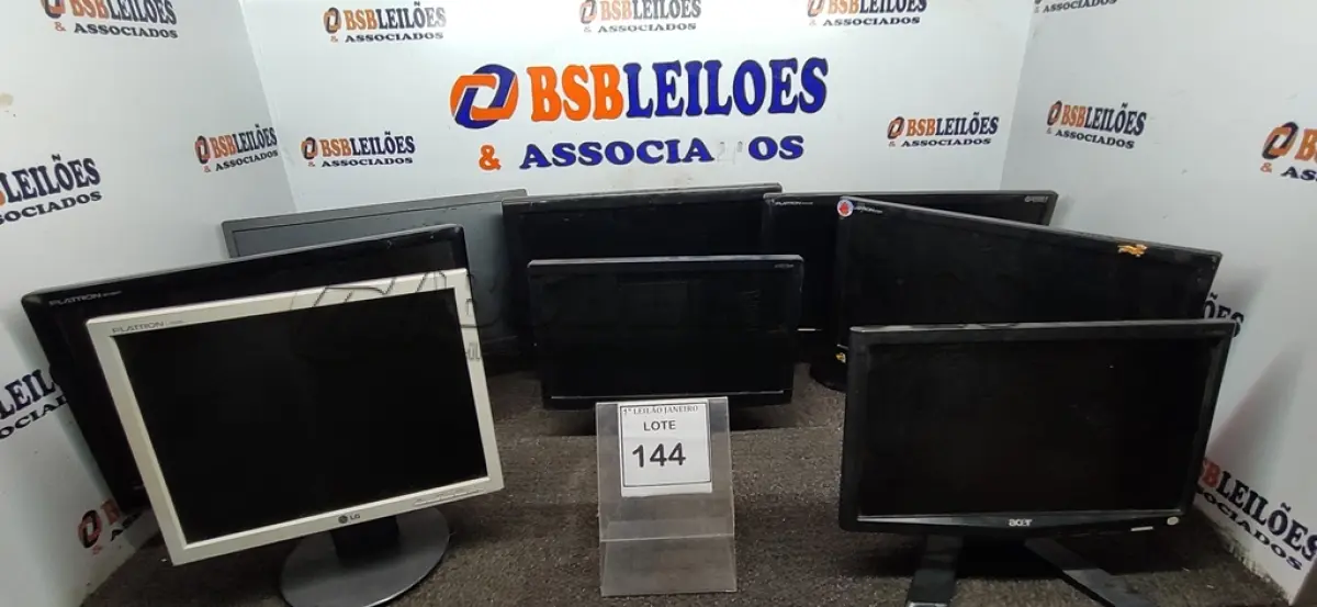 LOTE 144 - 08 MONITORES DE MARCAS E MODELOS DIVERSOS.  (NO ESTADO) ATENÇÃO! FAZER A VISITAÇÃO ANTES DE ARREMATAR, NÃO SABEMOS SE FUNCIONA. LEILÃO NÃO TEM GARANTIA E NEM DEVOLUÇÃO, SUJEITO A POSSÍVEIS AVARIAS VISÍVEIS/OCULTAS E/OU AUSÊNCIA DE COMPONENTES.