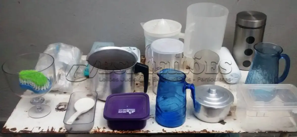 LOTE 519 - 01 LOTE COM ÍTENS DE CASA. (NO ESTADO) ATENÇÃO! FAZER A VISITAÇÃO ANTES DE ARREMATAR, NÃO SABEMOS SE FUNCIONA, LEILÃO NÃO TEM GARANTIA E NEM DEVOLUÇÃO, SUJEITO A POSSÍVEIS AVARIAS VISÍVEIS/OCULTAS E/OU AUSÊNCIA DE COMPONENTES.