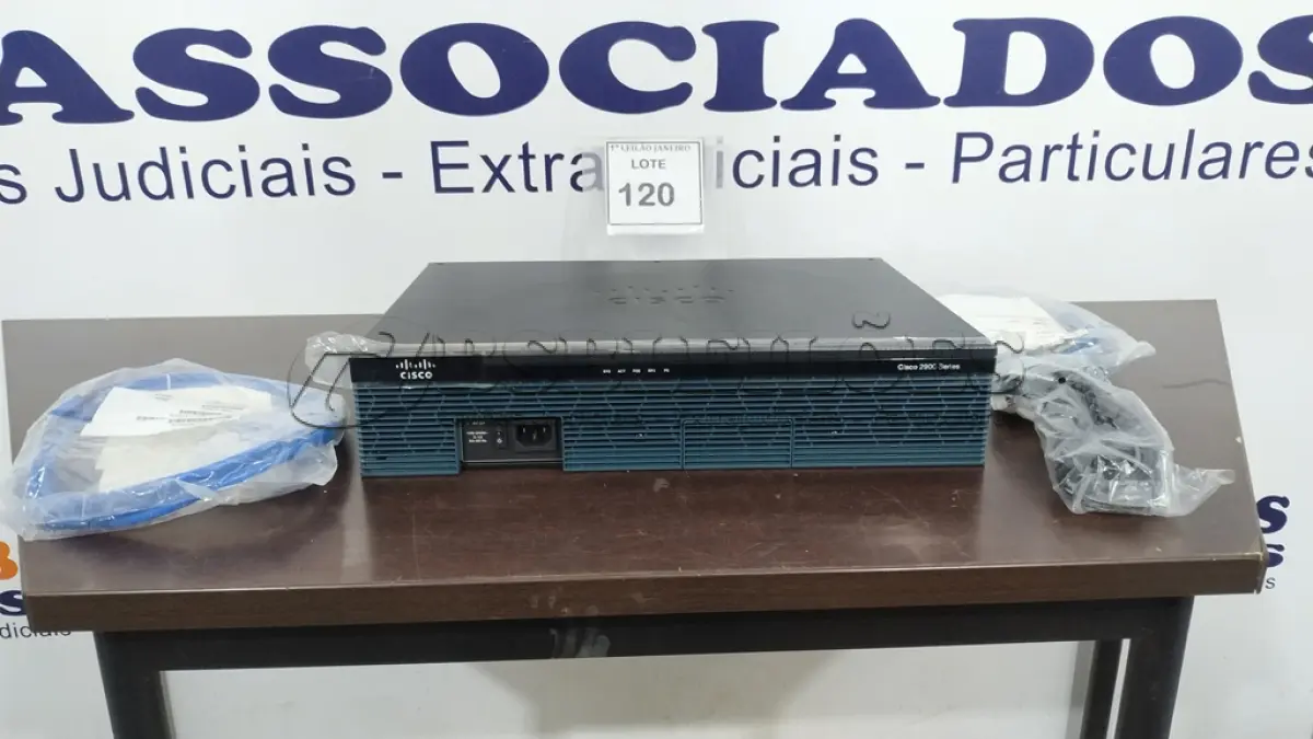 LOTE 120 - 01 ROTEADOR MARCA CISCO.  (NO ESTADO) ATENÇÃO! FAZER A VISITAÇÃO ANTES DE ARREMATAR, NÃO SABEMOS SE FUNCIONA. LEILÃO NÃO TEM GARANTIA E NEM DEVOLUÇÃO, SUJEITO A POSSÍVEIS AVARIAS VISÍVEIS/OCULTAS E/OU AUSÊNCIA DE COMPONENTES.