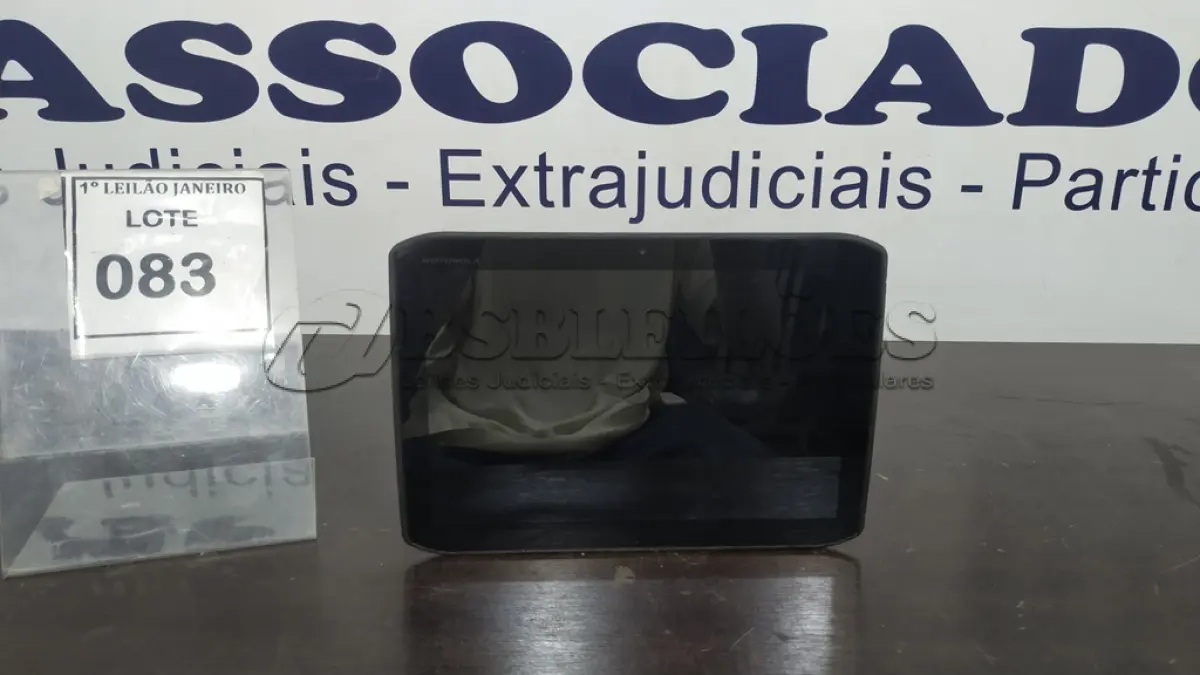 LOTE 083 - 01 TABLET SEM CARREGADOR MARCA MOTOROLA.  (NO ESTADO) ATENÇÃO! FAZER A VISITAÇÃO ANTES DE ARREMATAR, NÃO SABEMOS SE FUNCIONA. LEILÃO NÃO TEM GARANTIA E NEM DEVOLUÇÃO, SUJEITO A POSSÍVEIS AVARIAS VISÍVEIS/OCULTAS E/OU AUSÊNCIA DE COMPONENTES.