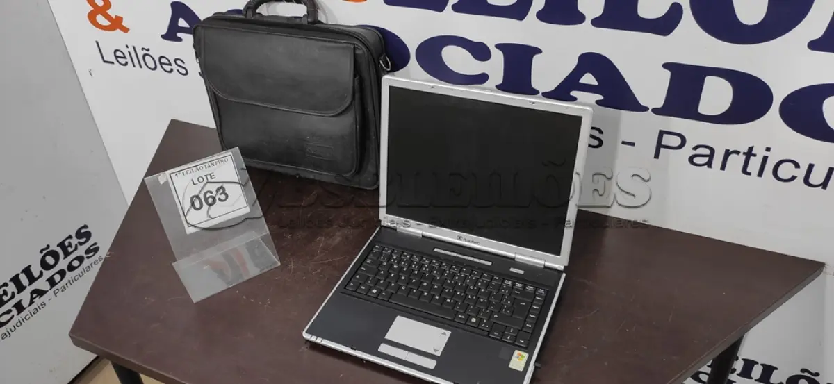 LOTE 063 - 01 NOTEBOOK COM MALETA E SEM FONTE MARCA ITAUTEC.  (NO ESTADO) ATENÇÃO! FAZER A VISITAÇÃO ANTES DE ARREMATAR, NÃO SABEMOS SE FUNCIONA. LEILÃO NÃO TEM GARANTIA E NEM DEVOLUÇÃO, SUJEITO A POSSÍVEIS AVARIAS VISÍVEIS/OCULTAS E/OU AUSÊNCIA DE COMPONENTES.