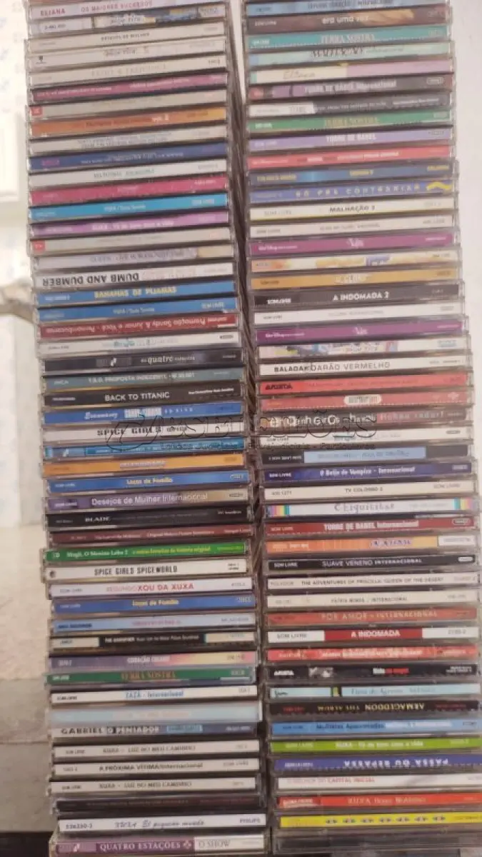 LOTE 487 - 01 LOTE COM 424 CDS RAROS TRILHA SONORA DE NOVELAS RARA ENTRE OUTROS. (NO ESTADO) ATENÇÃO! FAZER A VISITAÇÃO ANTES DE ARREMATAR, NÃO SABEMOS SE FUNCIONA, LEILÃO NÃO TEM GARANTIA E NEM DEVOLUÇÃO, SUJEITO A POSSÍVEIS AVARIAS VISÍVEIS/OCULTAS E/OU AUSÊNCIA DE COMPONENTES.