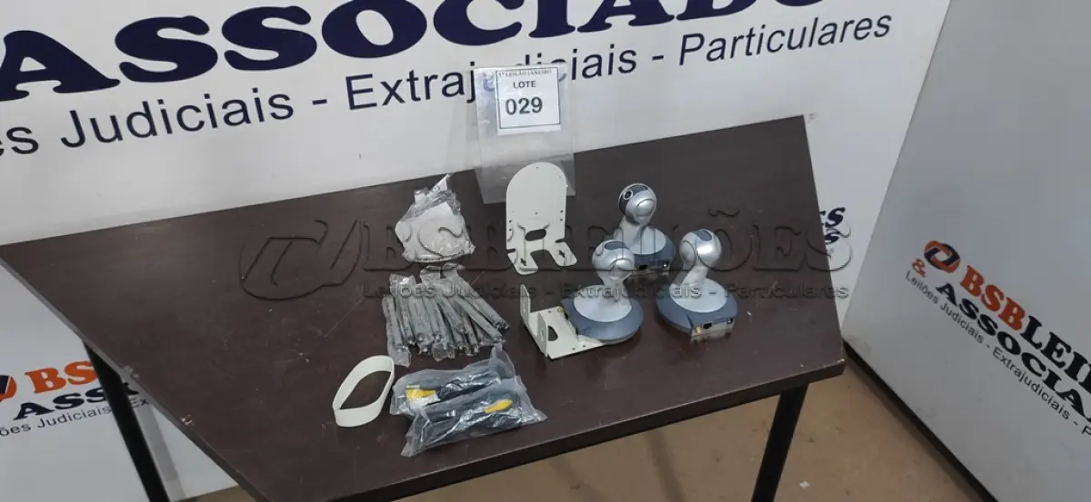 LOTE 029 - 03 CÂMERAS DE REDE FIXA MARCA VIVOTEK.  (NO ESTADO) ATENÇÃO! FAZER A VISITAÇÃO ANTES DE ARREMATAR, NÃO SABEMOS SE FUNCIONA. LEILÃO NÃO TEM GARANTIA E NEM DEVOLUÇÃO, SUJEITO A POSSÍVEIS AVARIAS VISÍVEIS/OCULTAS E/OU AUSÊNCIA DE COMPONENTES.
