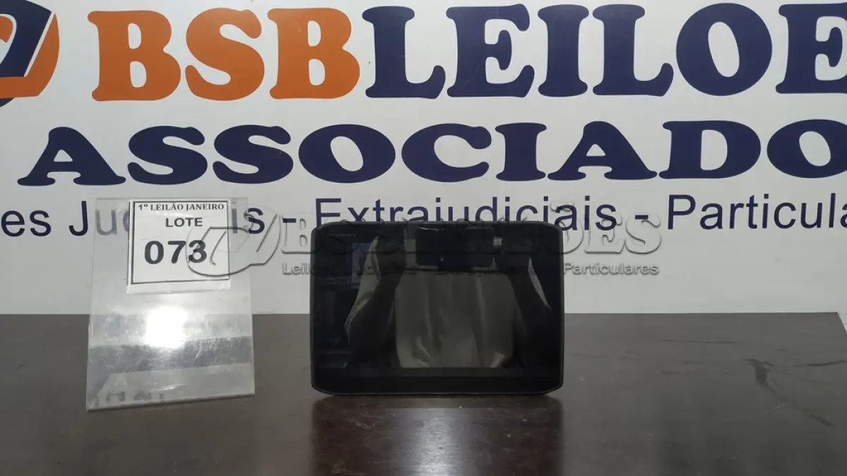 LOTE 073 - 01 TABLET SEM CARREGADOR MARCA MOTOROLA.  (NO ESTADO) ATENÇÃO! FAZER A VISITAÇÃO ANTES DE ARREMATAR, NÃO SABEMOS SE FUNCIONA. LEILÃO NÃO TEM GARANTIA E NEM DEVOLUÇÃO, SUJEITO A POSSÍVEIS AVARIAS VISÍVEIS/OCULTAS E/OU AUSÊNCIA DE COMPONENTES.