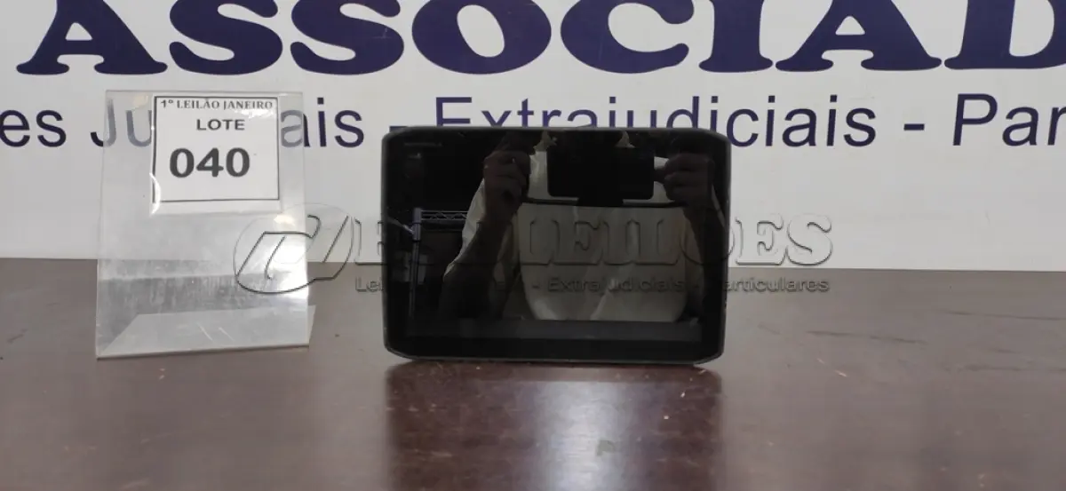 LOTE 040 - 01 TABLET SEM CARREGADOR MARCA MOTOROLA.  (NO ESTADO) ATENÇÃO! FAZER A VISITAÇÃO ANTES DE ARREMATAR, NÃO SABEMOS SE FUNCIONA. LEILÃO NÃO TEM GARANTIA E NEM DEVOLUÇÃO, SUJEITO A POSSÍVEIS AVARIAS VISÍVEIS/OCULTAS E/OU AUSÊNCIA DE COMPONENTES.