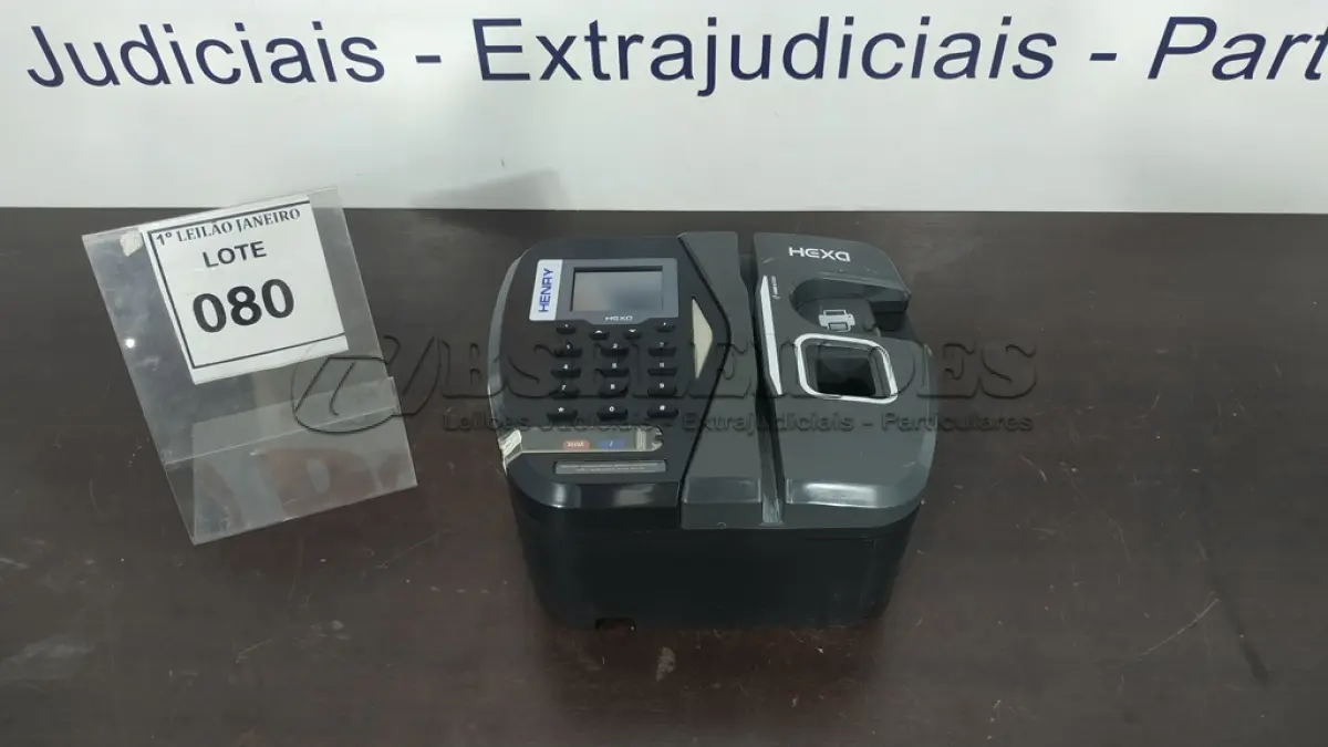 LOTE 080 - 01 RELÓGIO DE PONTO MARCA HENRY.  (NO ESTADO) ATENÇÃO! FAZER A VISITAÇÃO ANTES DE ARREMATAR, NÃO SABEMOS SE FUNCIONA. LEILÃO NÃO TEM GARANTIA E NEM DEVOLUÇÃO, SUJEITO A POSSÍVEIS AVARIAS VISÍVEIS/OCULTAS E/OU AUSÊNCIA DE COMPONENTES.