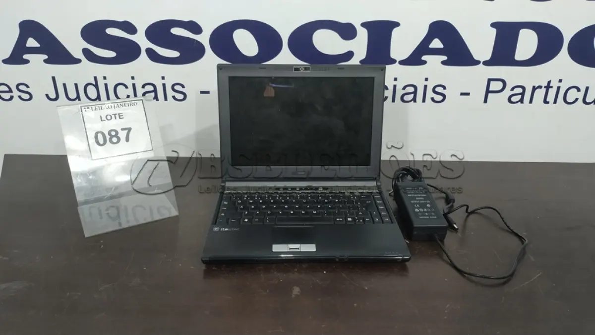 LOTE 087 - 01 NOTEBOOK COM FONTE MARCA ITAUTEC.  (NO ESTADO) ATENÇÃO! FAZER A VISITAÇÃO ANTES DE ARREMATAR, NÃO SABEMOS SE FUNCIONA. LEILÃO NÃO TEM GARANTIA E NEM DEVOLUÇÃO, SUJEITO A POSSÍVEIS AVARIAS VISÍVEIS/OCULTAS E/OU AUSÊNCIA DE COMPONENTES.
