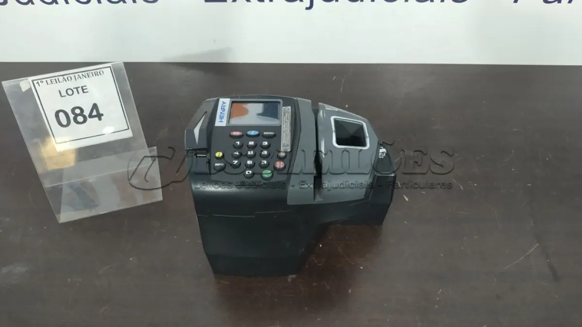 LOTE 084 - 01 RELÓGIO DE PONTO MARCA HENRY.  (NO ESTADO) ATENÇÃO! FAZER A VISITAÇÃO ANTES DE ARREMATAR, NÃO SABEMOS SE FUNCIONA. LEILÃO NÃO TEM GARANTIA E NEM DEVOLUÇÃO, SUJEITO A POSSÍVEIS AVARIAS VISÍVEIS/OCULTAS E/OU AUSÊNCIA DE COMPONENTES.
