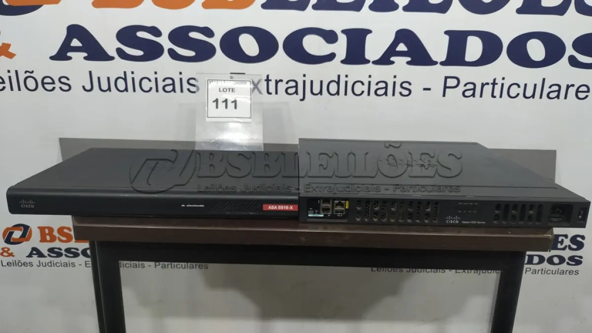 LOTE 111 - 02 ROTEADORES MARCA CISCO.  (NO ESTADO) ATENÇÃO! FAZER A VISITAÇÃO ANTES DE ARREMATAR, NÃO SABEMOS SE FUNCIONA. LEILÃO NÃO TEM GARANTIA E NEM DEVOLUÇÃO, SUJEITO A POSSÍVEIS AVARIAS VISÍVEIS/OCULTAS E/OU AUSÊNCIA DE COMPONENTES.