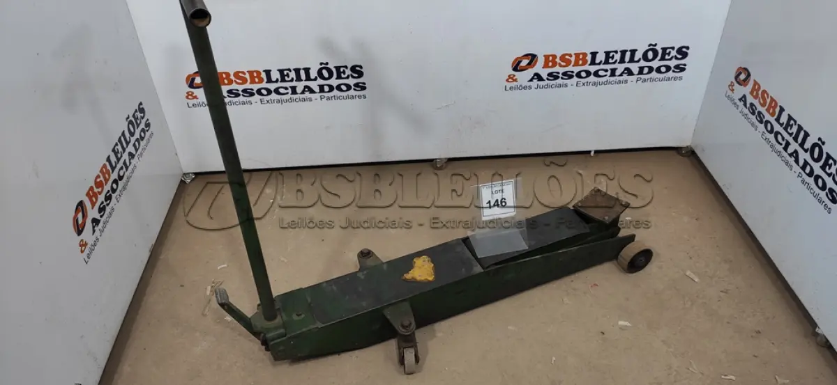 LOTE 146 - 01 MACACO JACARÉ COM CAPACIDADE DE 2 TONELADAS. (NO ESTADO) ATENÇÃO! FAZER A VISITAÇÃO ANTES DE ARREMATAR, NÃO SABEMOS SE FUNCIONA, LEILÃO NÃO TEM GARANTIA E NEM DEVOLUÇÃO, SUJEITO A POSSÍVEIS AVARIAS VISÍVEIS/OCULTAS E/OU AUSÊNCIA DE COMPONENTES.