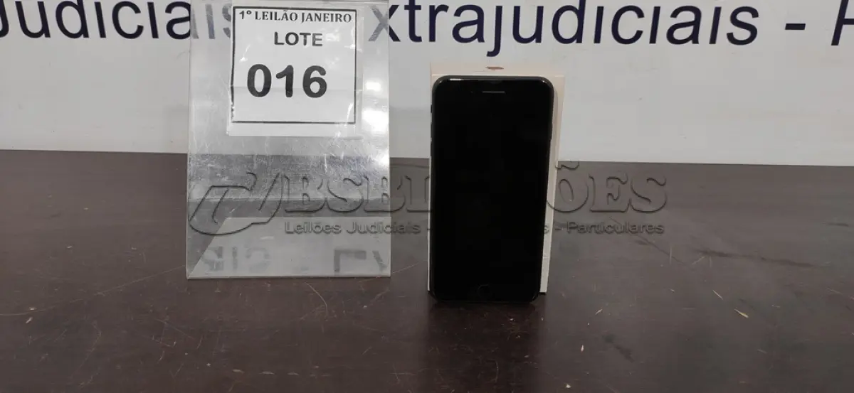 LOTE 016 - 01 IPHONE 8 PLUS BLOQUEADO.  (NO ESTADO) ATENÇÃO! FAZER A VISITAÇÃO ANTES DE ARREMATAR, NÃO SABEMOS SE FUNCIONA. LEILÃO NÃO TEM GARANTIA E NEM DEVOLUÇÃO, SUJEITO A POSSÍVEIS AVARIAS VISÍVEIS/OCULTAS E/OU AUSÊNCIA DE COMPONENTES.
