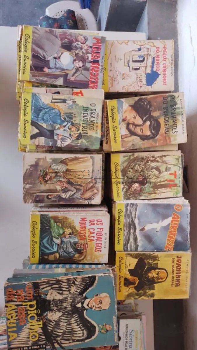 LOTE 483 - 01 RARA COLEÇÃO SARAIVA COM 277 LIVROS MAIS 28  LIVROS  RAROS. (NO ESTADO) ATENÇÃO! FAZER A VISITAÇÃO ANTES DE ARREMATAR, NÃO SABEMOS SE FUNCIONA, LEILÃO NÃO TEM GARANTIA E NEM DEVOLUÇÃO, SUJEITO A POSSÍVEIS AVARIAS VISÍVEIS/OCULTAS E/OU AUSÊNCIA DE COMPONENTES.