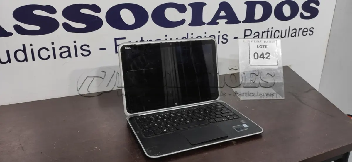LOTE 042 - 01 NOTEBOOK SEM CARREGADOR MARCA DELL.  (NO ESTADO) ATENÇÃO! FAZER A VISITAÇÃO ANTES DE ARREMATAR, NÃO SABEMOS SE FUNCIONA. LEILÃO NÃO TEM GARANTIA E NEM DEVOLUÇÃO, SUJEITO A POSSÍVEIS AVARIAS VISÍVEIS/OCULTAS E/OU AUSÊNCIA DE COMPONENTES.