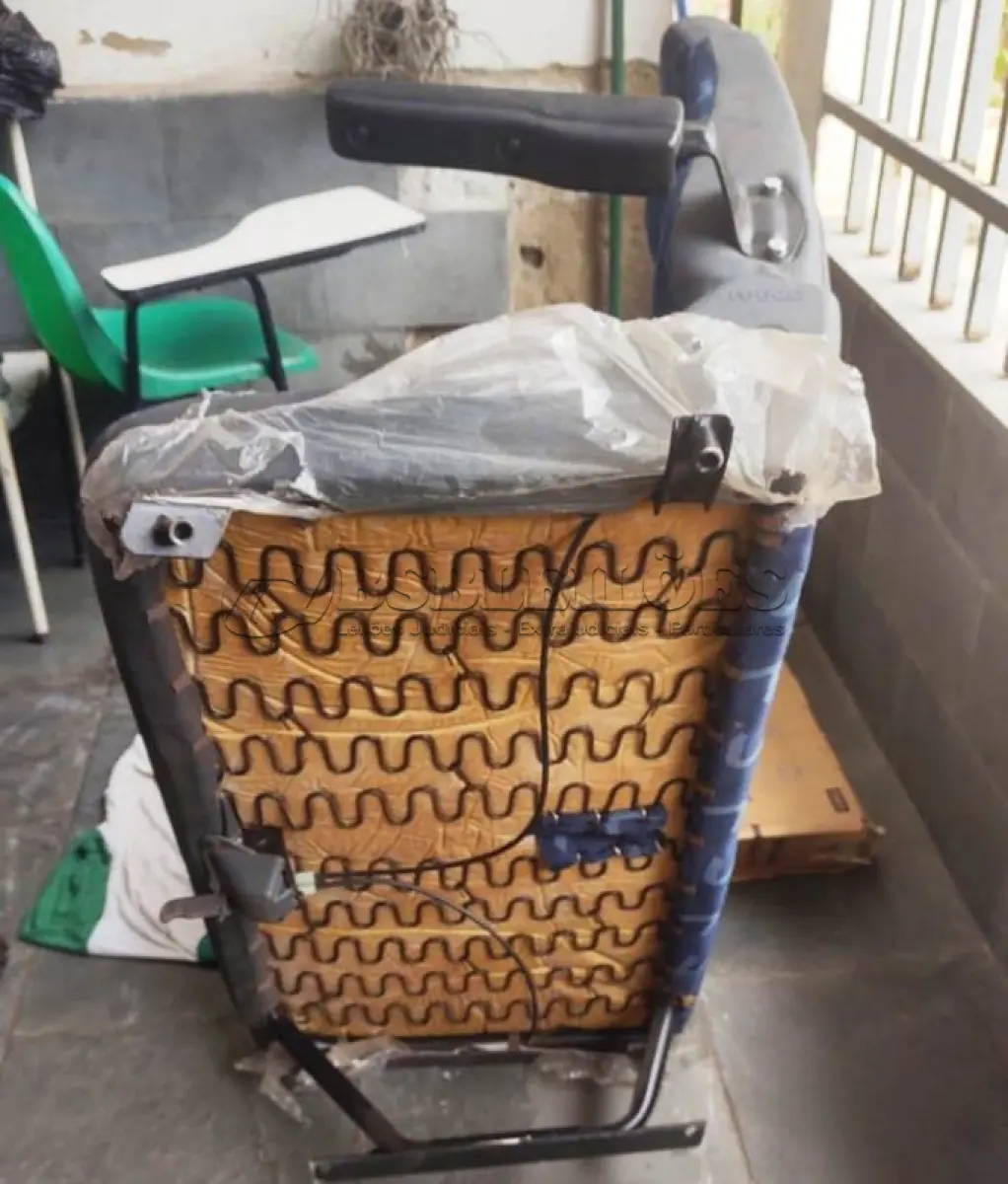 LOTE 451 - 01 BANCO PARA IVECO NOVO SEM USO. (NO ESTADO) ATENÇÃO! FAZER A VISITAÇÃO ANTES DE ARREMATAR, NÃO SABEMOS SE FUNCIONA, LEILÃO NÃO TEM GARANTIA E NEM DEVOLUÇÃO, SUJEITO A POSSÍVEIS AVARIAS VISÍVEIS/OCULTAS E/OU AUSÊNCIA DE COMPONENTES.