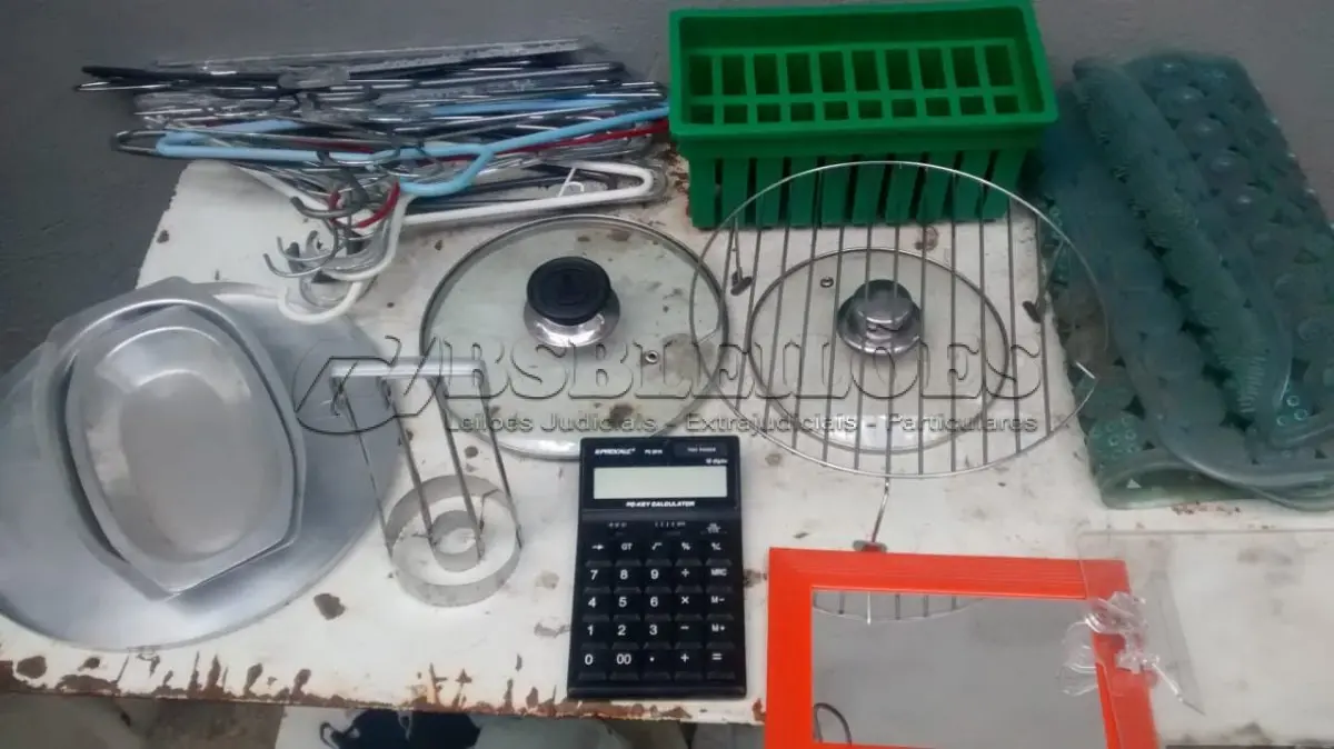 LOTE 519 - 01 LOTE COM ÍTENS DE CASA. (NO ESTADO) ATENÇÃO! FAZER A VISITAÇÃO ANTES DE ARREMATAR, NÃO SABEMOS SE FUNCIONA, LEILÃO NÃO TEM GARANTIA E NEM DEVOLUÇÃO, SUJEITO A POSSÍVEIS AVARIAS VISÍVEIS/OCULTAS E/OU AUSÊNCIA DE COMPONENTES.