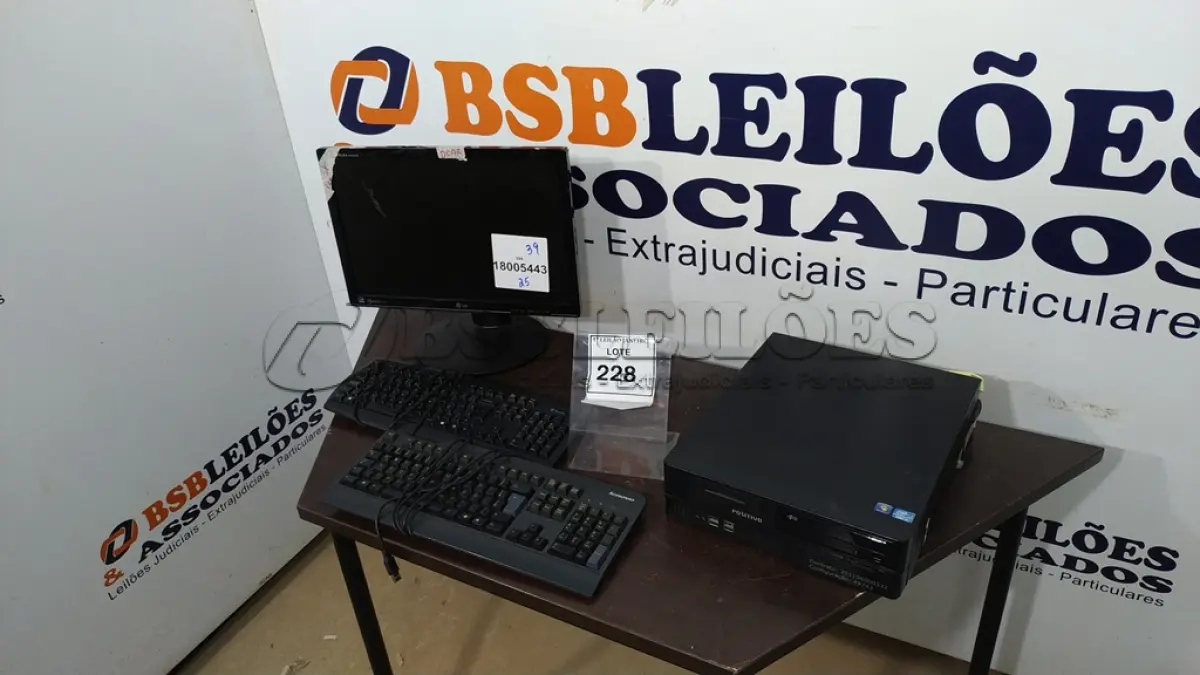 LOTE 228 - 01 CPU MARCA POSITIVO, 01 MONITOR MARCA LG E 02 TECLADOS.  (NO ESTADO) ATENÇÃO! FAZER A VISITAÇÃO ANTES DE ARREMATAR, NÃO SABEMOS SE FUNCIONA. LEILÃO NÃO TEM GARANTIA E NEM DEVOLUÇÃO, SUJEITO A POSSÍVEIS AVARIAS VISÍVEIS/OCULTAS E/OU AUSÊNCIA DE COMPONENTES.
