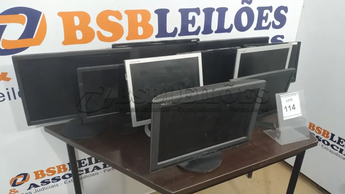 LOTE 114 - 10 MONITORES DE MARCAS E MODELOS DIVERSOS.  (NO ESTADO) ATENÇÃO! FAZER A VISITAÇÃO ANTES DE ARREMATAR, NÃO SABEMOS SE FUNCIONA. LEILÃO NÃO TEM GARANTIA E NEM DEVOLUÇÃO, SUJEITO A POSSÍVEIS AVARIAS VISÍVEIS/OCULTAS E/OU AUSÊNCIA DE COMPONENTES.