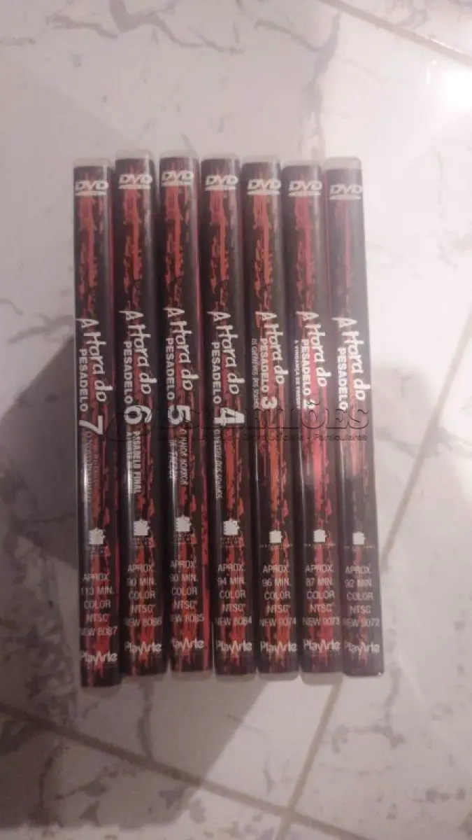 LOTE 453 - COLEÇÃO A HORA DO PESADELO - 7 FILMES TODOS ORIGINAIS ESTADO DE NOVOS. (NO ESTADO) ATENÇÃO! FAZER A VISITAÇÃO ANTES DE ARREMATAR, NÃO SABEMOS SE FUNCIONA, LEILÃO NÃO TEM GARANTIA E NEM DEVOLUÇÃO, SUJEITO A POSSÍVEIS AVARIAS VISÍVEIS/OCULTAS E/OU AUSÊNCIA DE COMPONENTES.