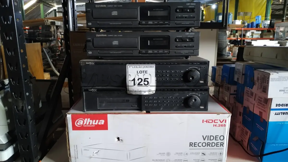LOTE 125 - 02 DISC PLAYER E 03 DVRS MARCAS E MODELOS DIVERSOS.  (NO ESTADO) ATENÇÃO! FAZER A VISITAÇÃO ANTES DE ARREMATAR, NÃO SABEMOS SE FUNCIONA. LEILÃO NÃO TEM GARANTIA E NEM DEVOLUÇÃO, SUJEITO A POSSÍVEIS AVARIAS VISÍVEIS/OCULTAS E/OU AUSÊNCIA DE COMPONENTES.