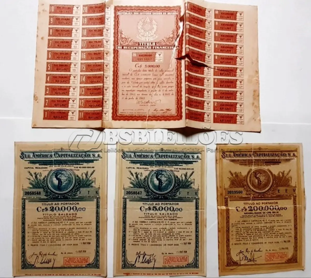 LOTE 475 - 01 APÓLICE REPÚBLICA DOS ESTADOS UNIDOS DO BRASIL Nº 105095 CR$50,00 RIO DE JANEIRO - POSSUI CUPONS BENS CONSERVADO E SUL AMÉRICA CAPITALIZAÇÃO - TÍTULO AO PORTADOR CR$ 5.000,00. (NO ESTADO) ATENÇÃO! FAZER A VISITAÇÃO ANTES DE ARREMATAR, NÃO SABEMOS SE FUNCIONA, LEILÃO NÃO TEM GARANTIA E NEM DEVOLUÇÃO, SUJEITO A POSSÍVEIS AVARIAS VISÍVEIS/OCULTAS E/OU AUSÊNCIA DE COMPONENTES.