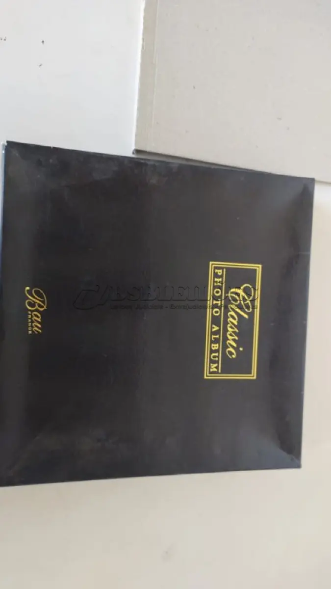 LOTE 511 - 01 ÁLBUM DE FOTOGRAFIA MAM BABY BY FRANCE. (NO ESTADO) ATENÇÃO! FAZER A VISITAÇÃO ANTES DE ARREMATAR, NÃO SABEMOS SE FUNCIONA, LEILÃO NÃO TEM GARANTIA E NEM DEVOLUÇÃO, SUJEITO A POSSÍVEIS AVARIAS VISÍVEIS/OCULTAS E/OU AUSÊNCIA DE COMPONENTES.