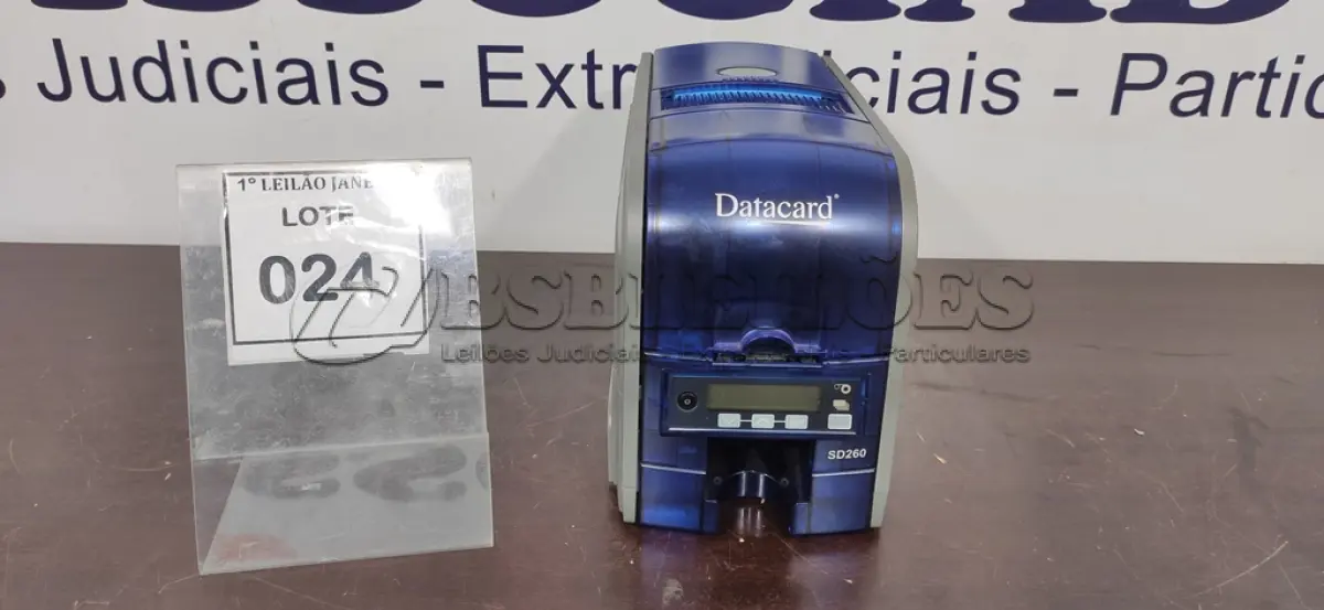 LOTE 024 - 01 IMPRESSORA DE ETIQUETAS SEM FONTE MARCA DATACARD.  (NO ESTADO) ATENÇÃO! FAZER A VISITAÇÃO ANTES DE ARREMATAR, NÃO SABEMOS SE FUNCIONA. LEILÃO NÃO TEM GARANTIA E NEM DEVOLUÇÃO, SUJEITO A POSSÍVEIS AVARIAS VISÍVEIS/OCULTAS E/OU AUSÊNCIA DE COMPONENTES.